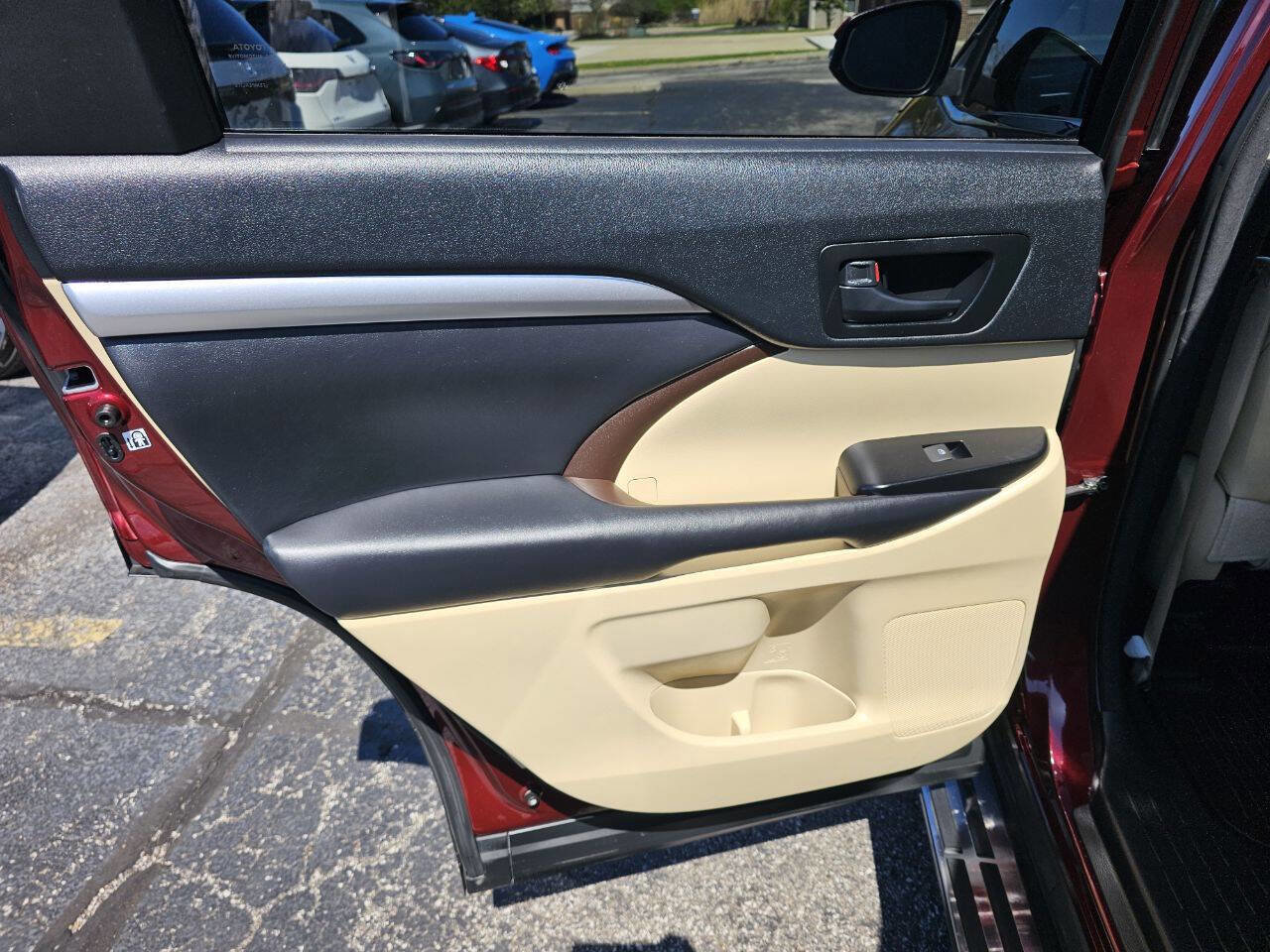 Used 2014 Toyota Highlander Plus FWD image 20