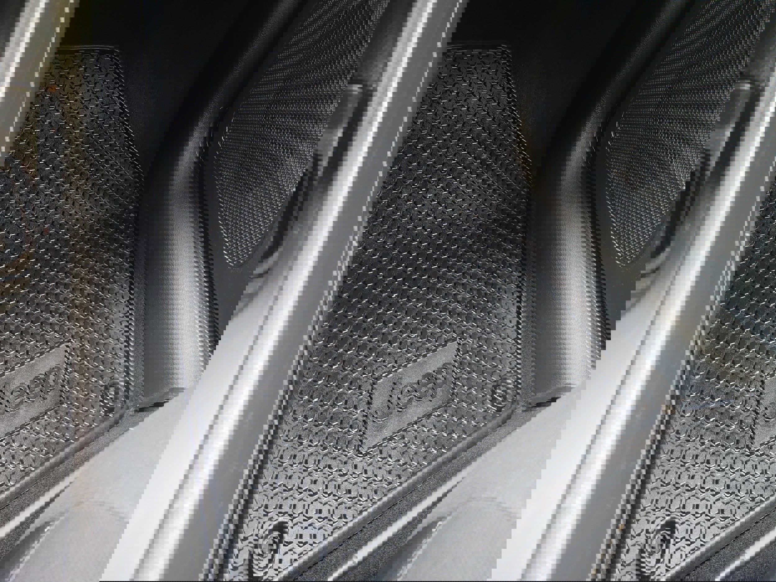 Used 2016 Jeep Cherokee Latitude w/ Cold Weather Group image 20