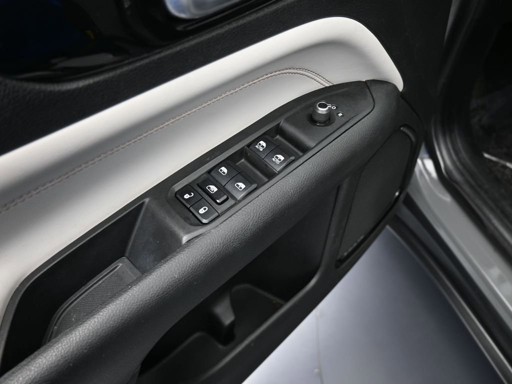 Used 2022 Jeep Compass Limited image 13