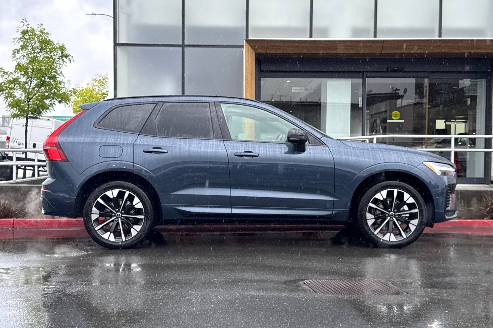 Used 2026 Volvo XC60 B5 Plus w/ Climate Package AWD/4WD image 9