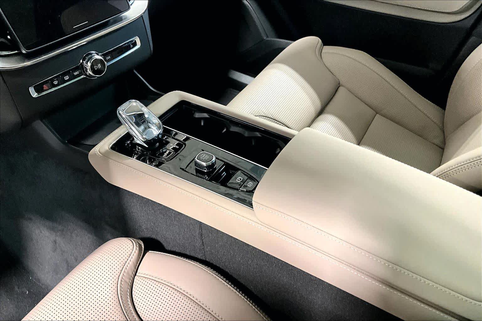 New 2026 Volvo XC90 B6 Ultra w/ Protection Package AWD/4WD image 10