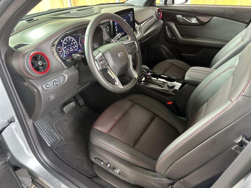 Used 2025 Chevrolet Blazer RS image 2