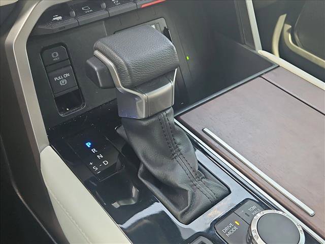 Used 2024 Toyota Sequoia Capstone AWD/4WD image 10