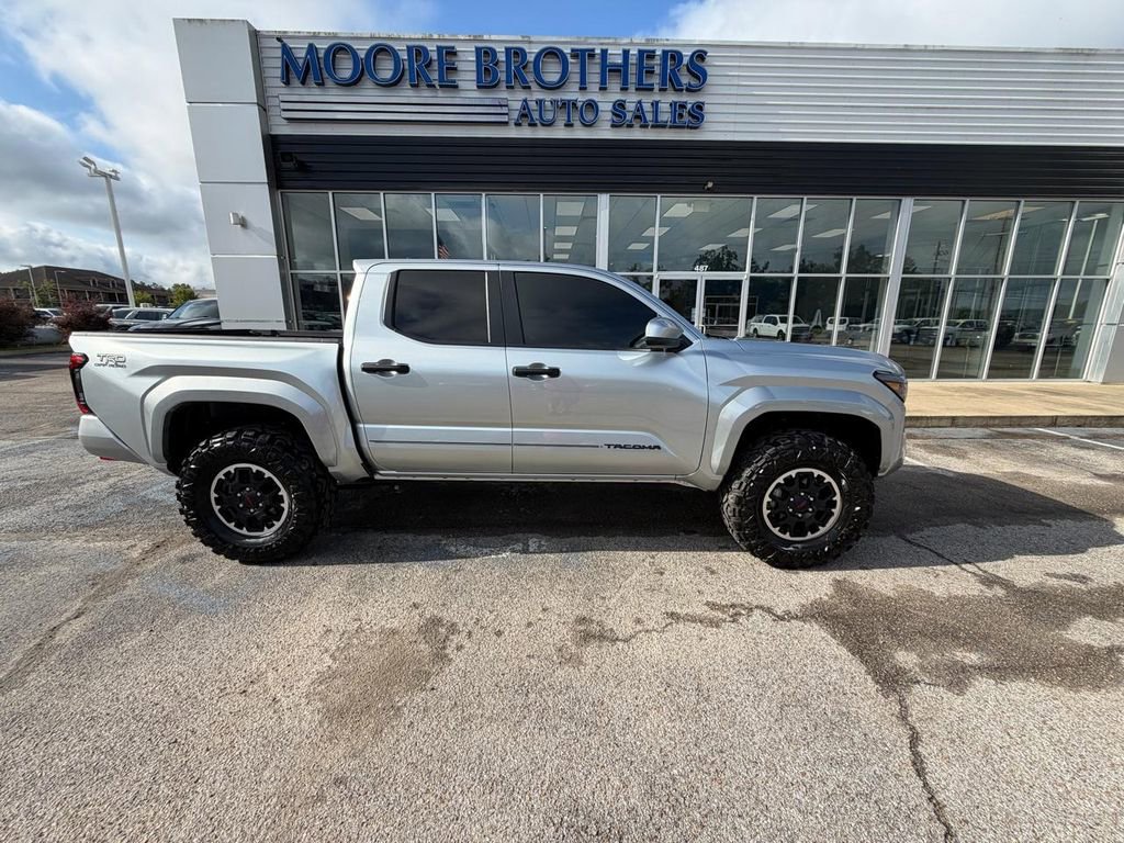 Used 2024 Toyota Tacoma TRD Off-Road AWD/4WD image 1