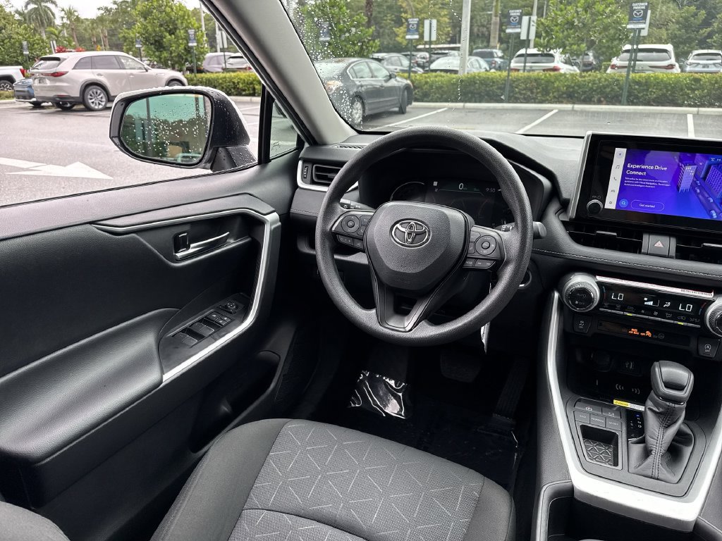 Used 2024 Toyota RAV4 XLE FWD image 21