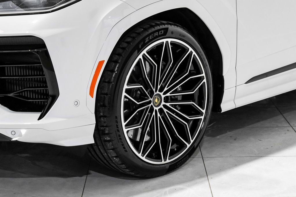 Used 2025 Lamborghini Urus SE AWD/4WD image 70