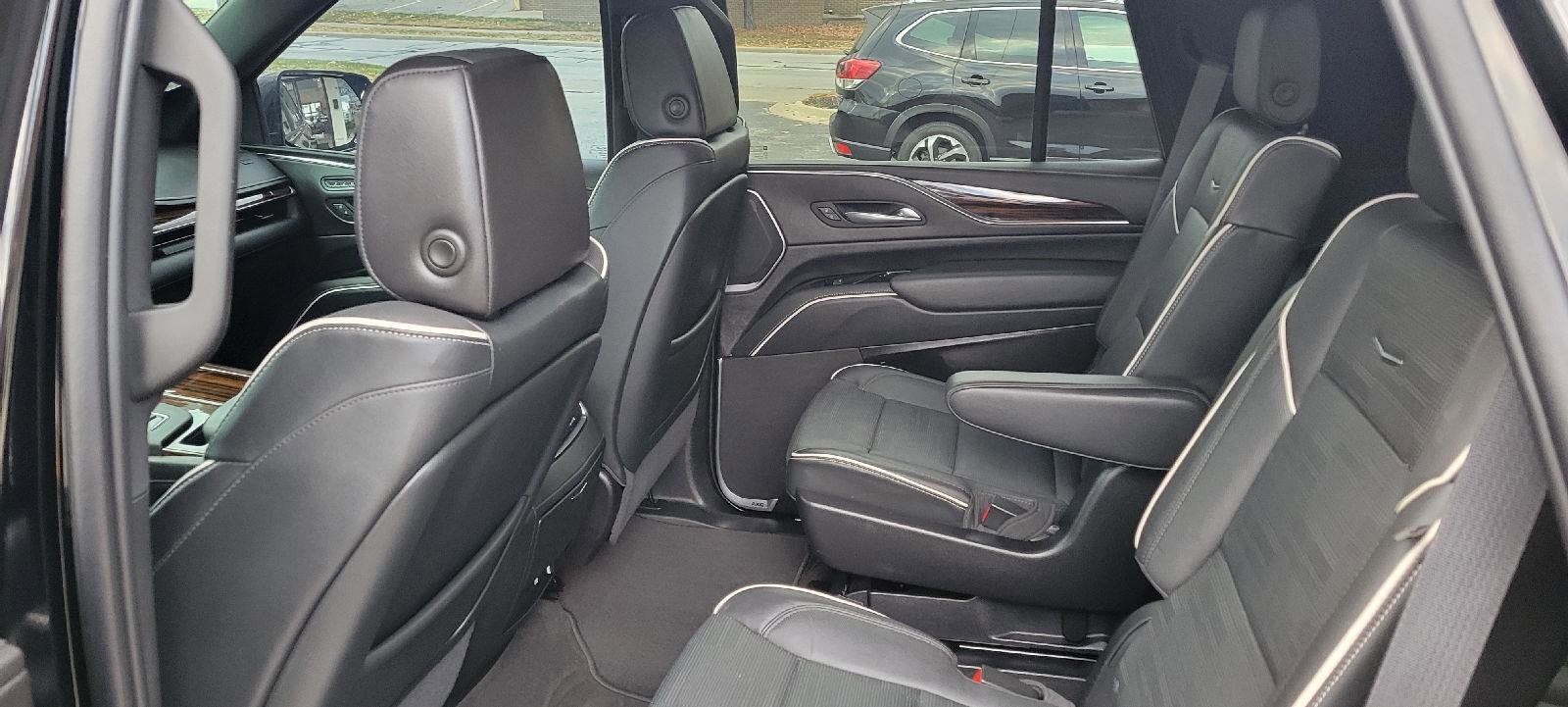 Used 2023 Cadillac Escalade Premium Luxury image 6