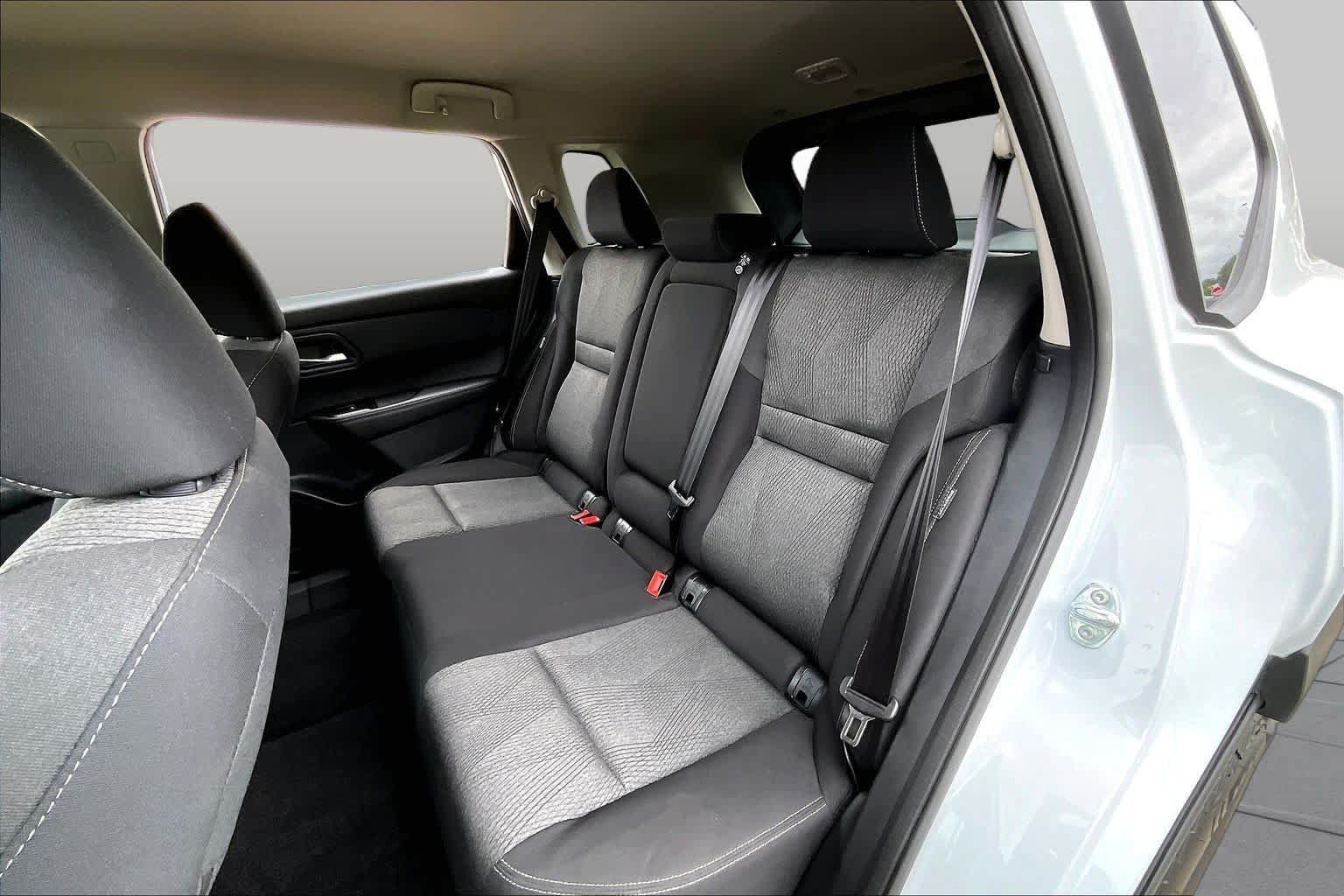 Certified 2025 Nissan Rogue SV FWD image 20
