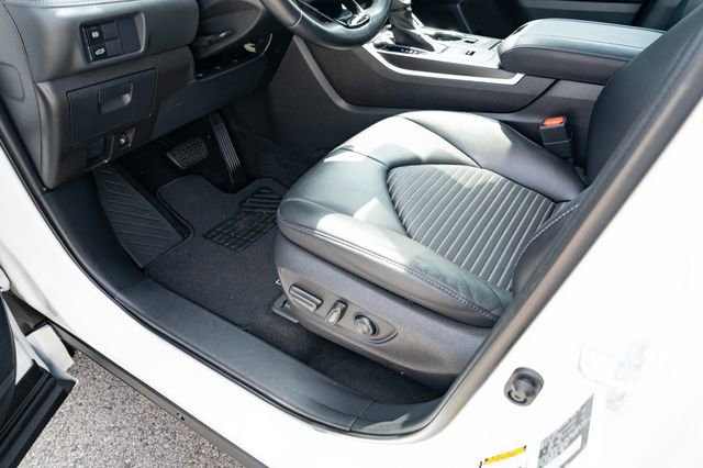 Used 2021 Toyota Highlander XSE FWD image 28