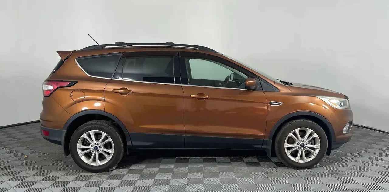 Used 2017 Ford Escape SE w/ SE Leather Comfort Package AWD/4WD image 4