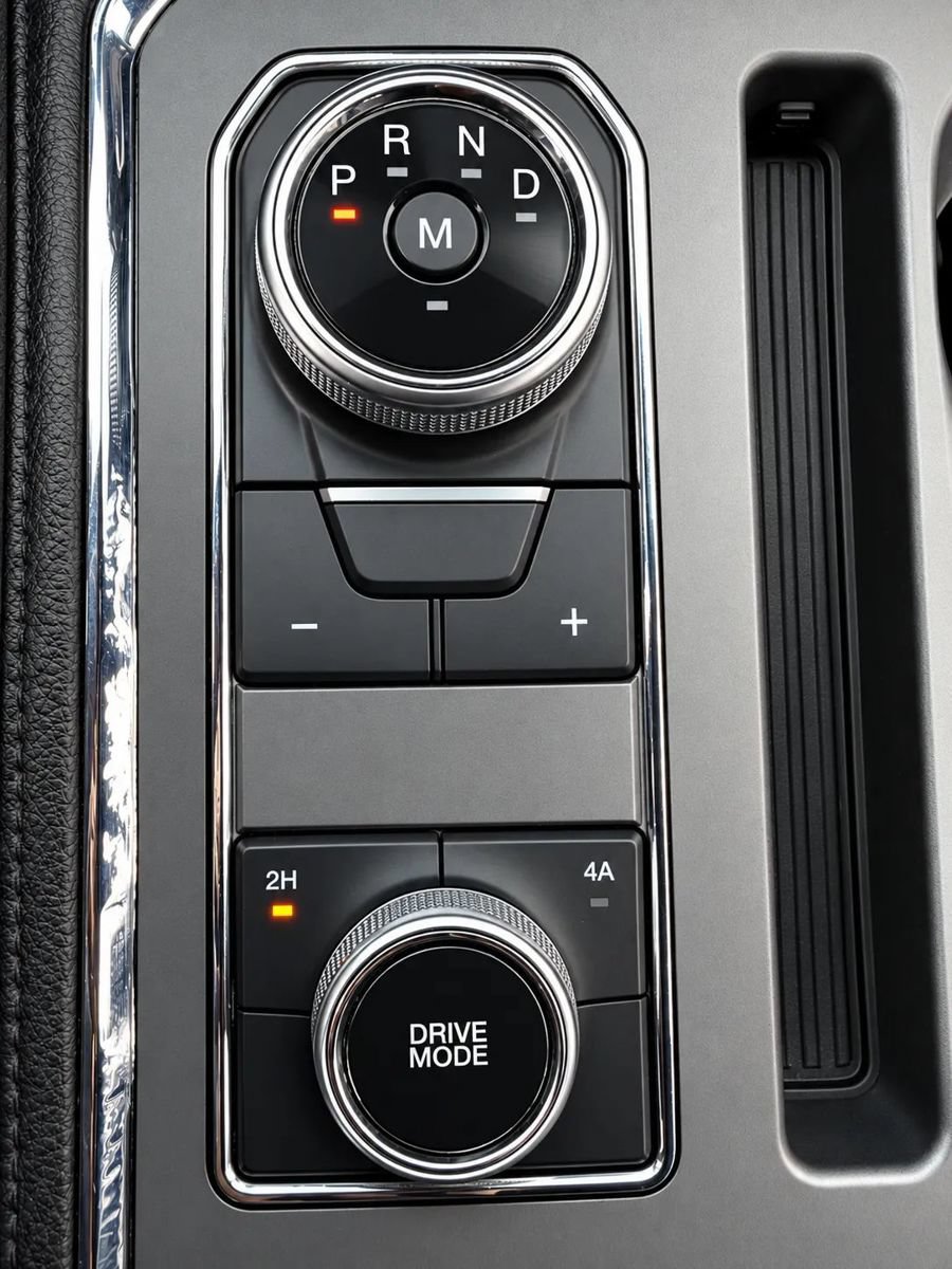 Used 2018 Ford Expedition Max XLT w/ Equipment Group 202A AWD/4WD image 26