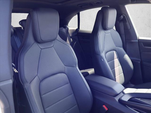 Used 2025 Porsche Macan Electric RWD image 23