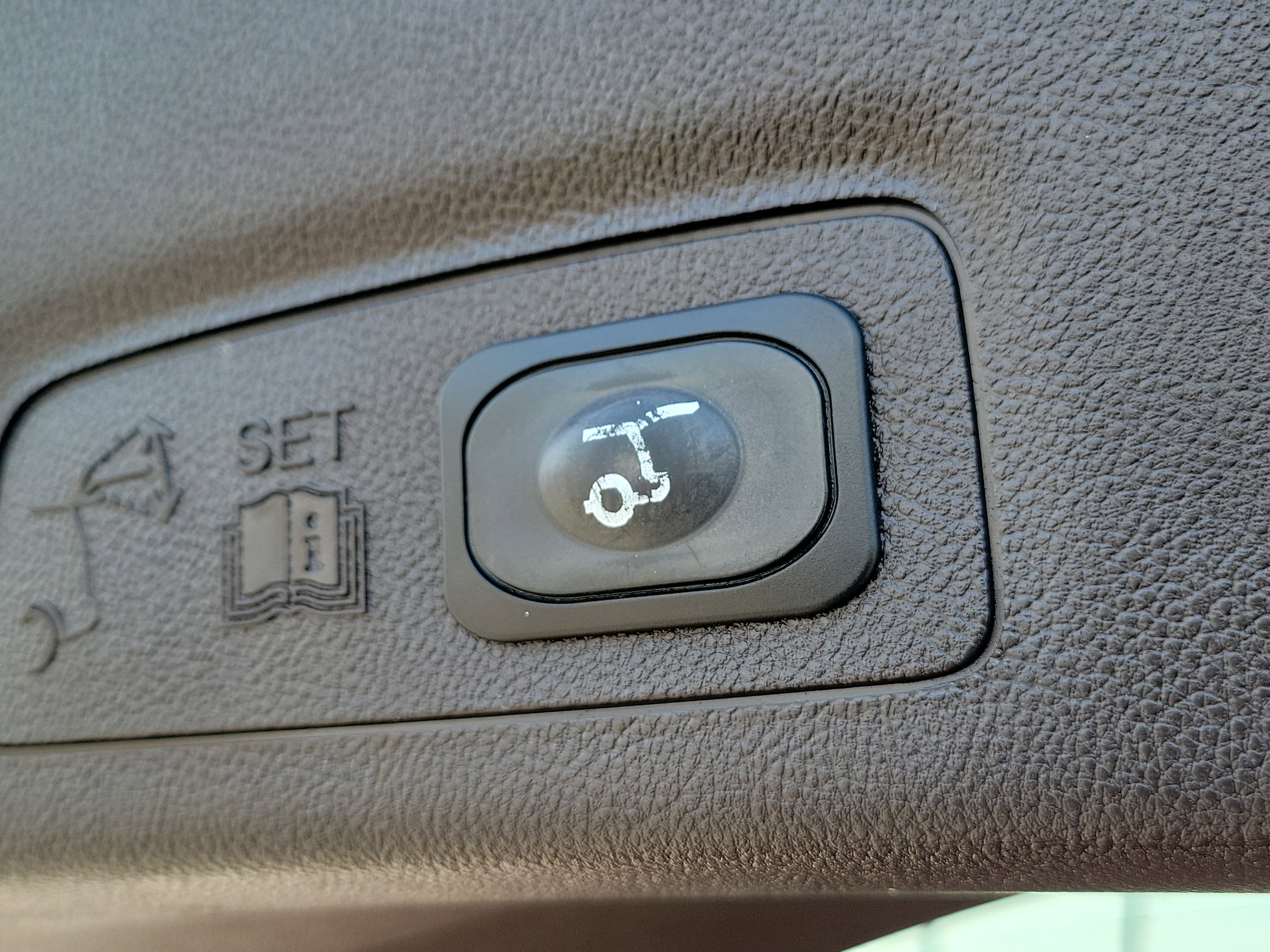 Used 2018 Lincoln MKC Select w/ Select Plus Package image 9