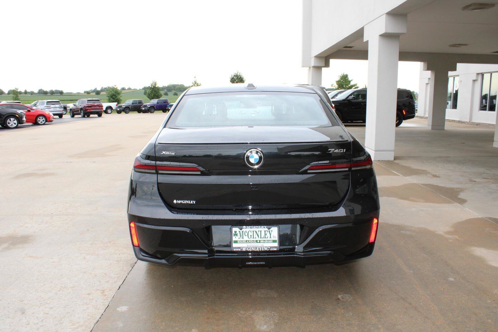 Used 2024 BMW 740i xDrive AWD/4WD image 7