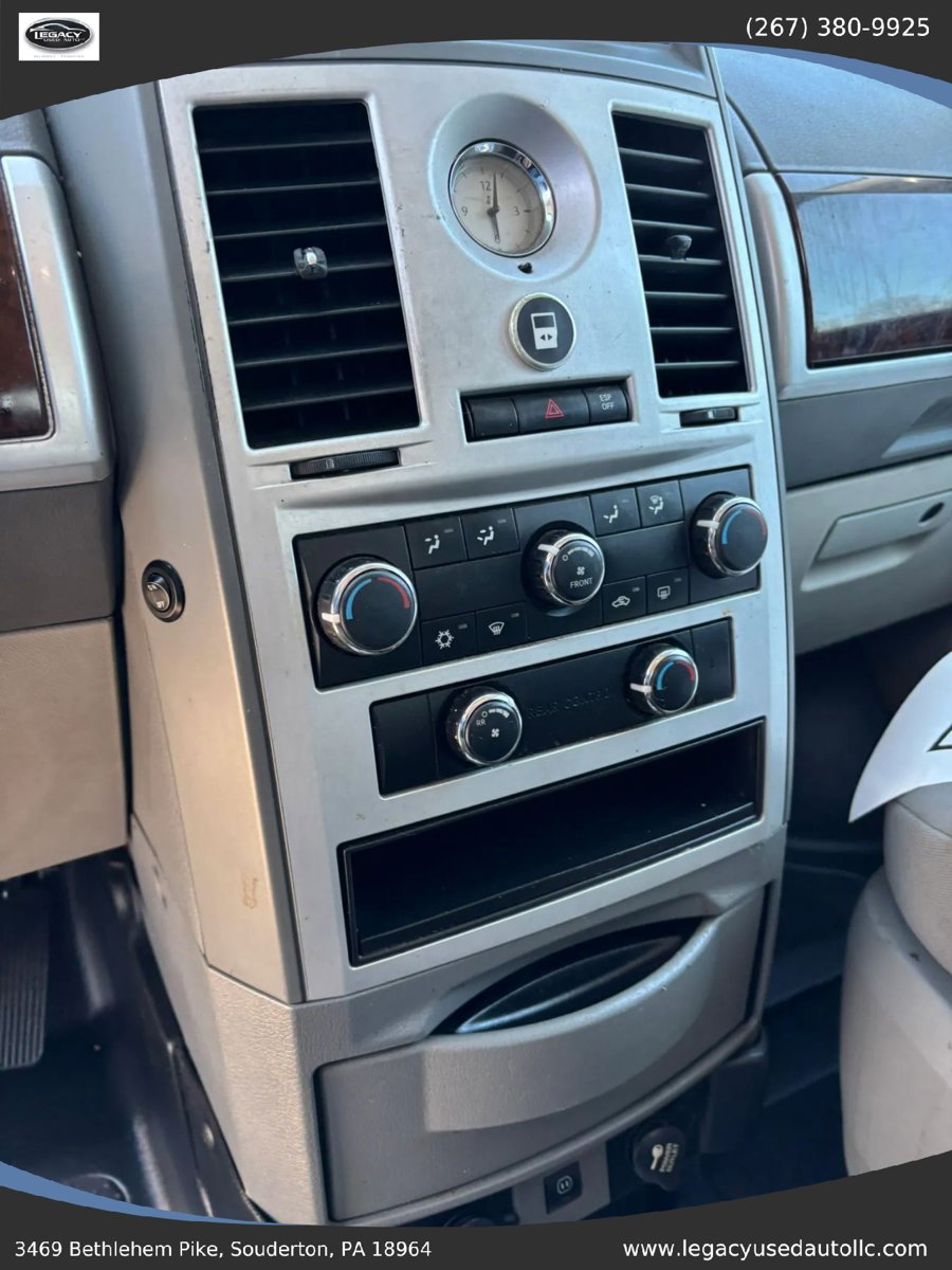 Used 2010 Chrysler Town & Country Touring FWD image 25