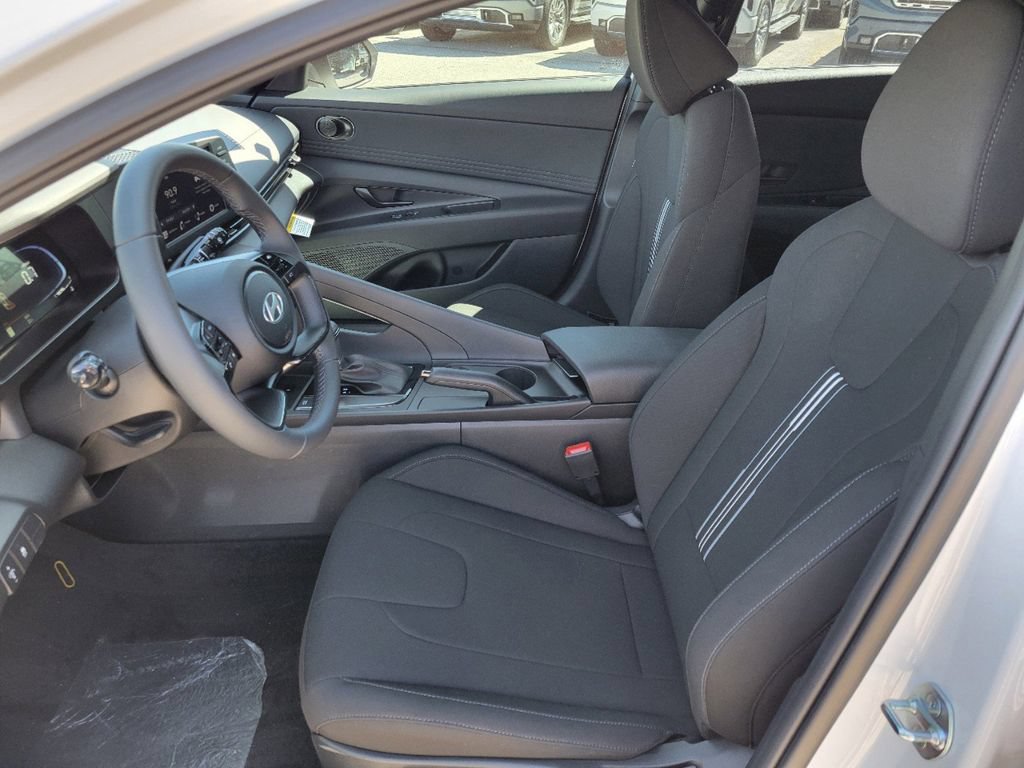 Used 2025 Hyundai Elantra Sport FWD image 10