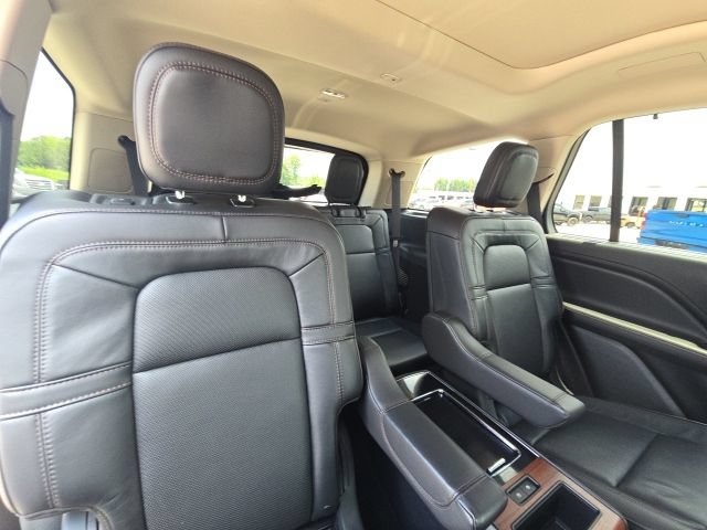 Used 2023 Lincoln Aviator Reserve w/ Equipment Group 201A AWD/4WD image 16