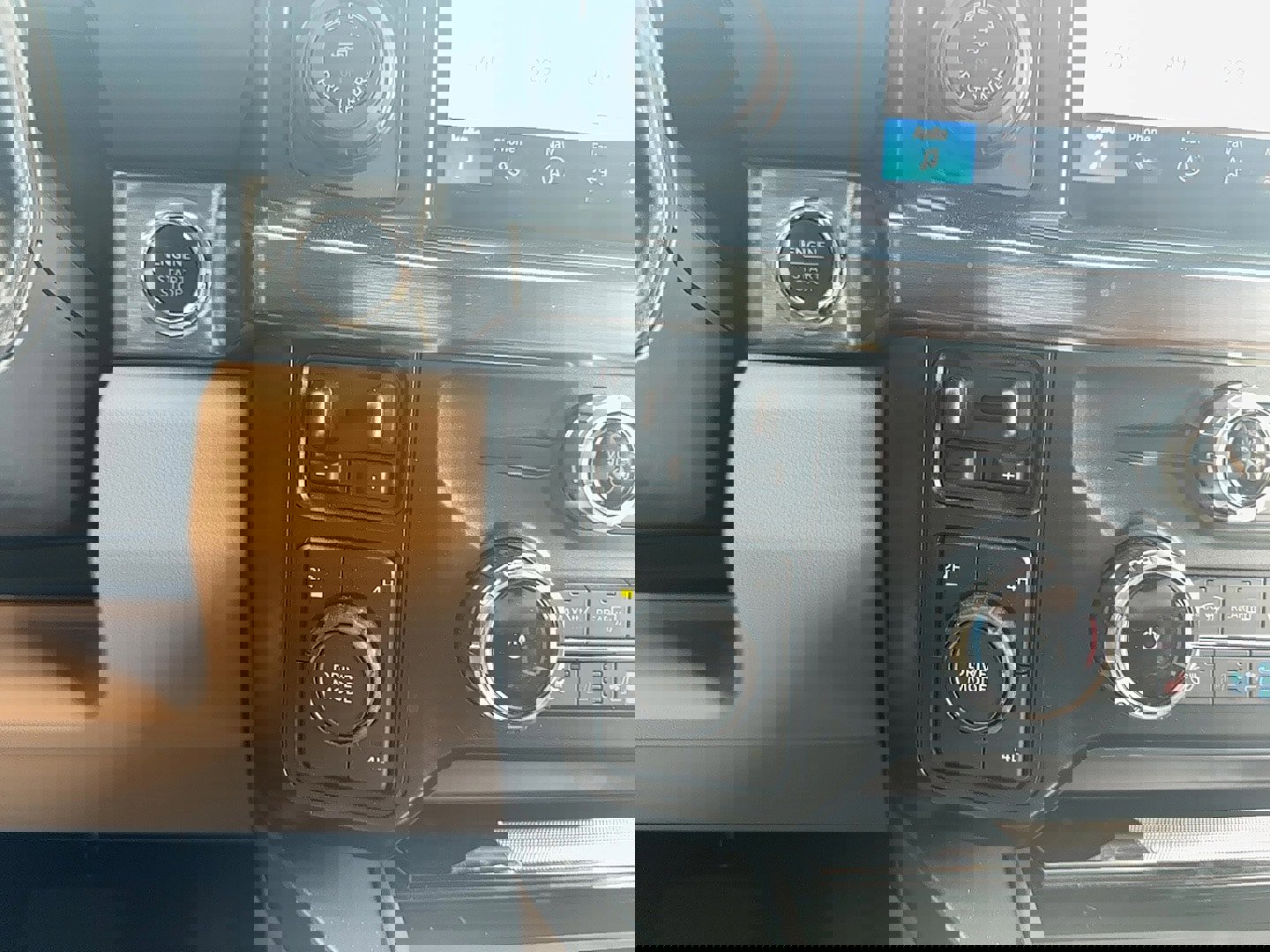 Used 2025 Ford F450 Lariat w/ Lariat Ultimate Package image 17