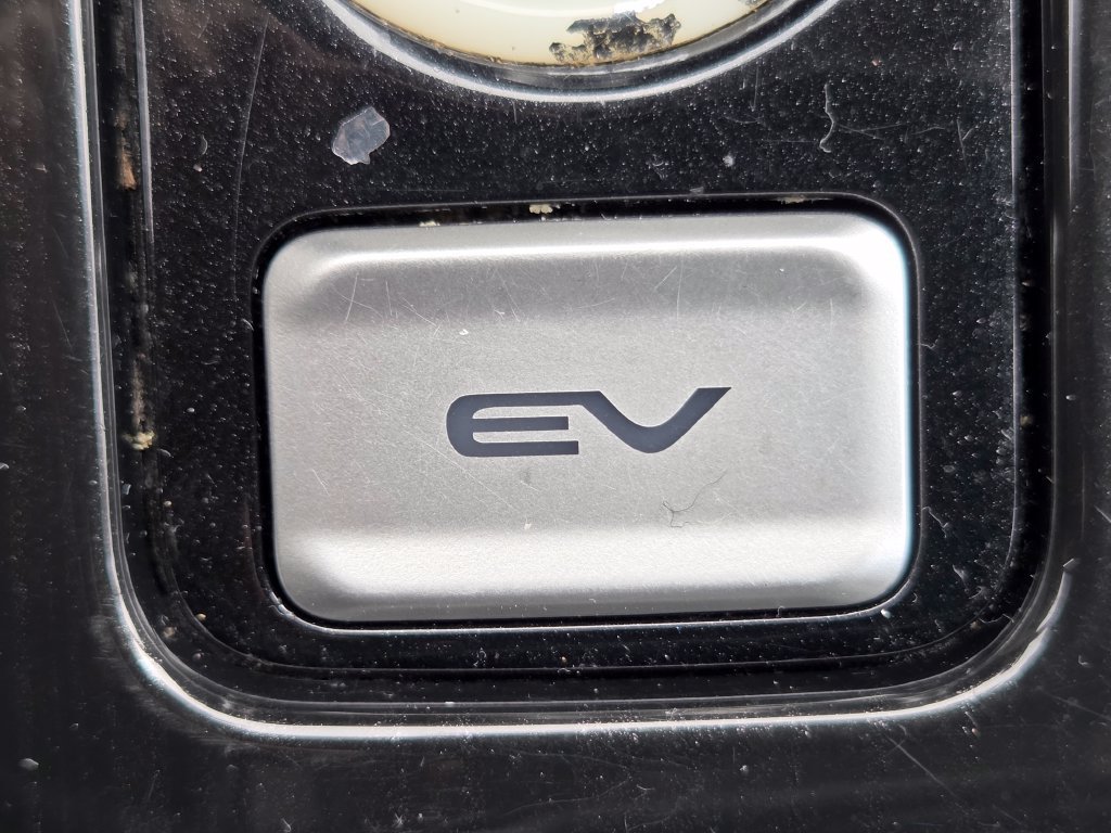 Used 2018 Mitsubishi Outlander 4WD Plug-In Hybrid image 14