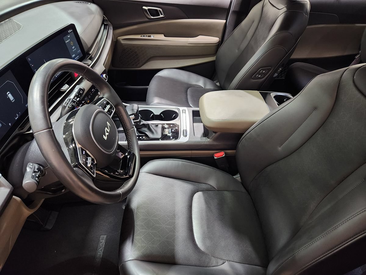 Used 2025 Kia Carnival SX FWD image 28