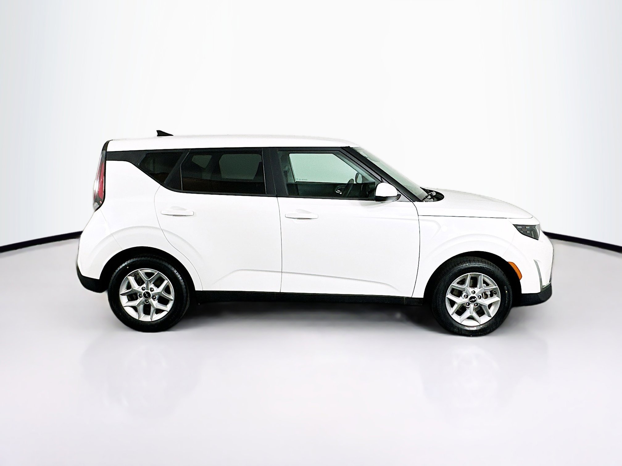 Used 2025 Kia Soul LX w/ LX Technology Package image 10