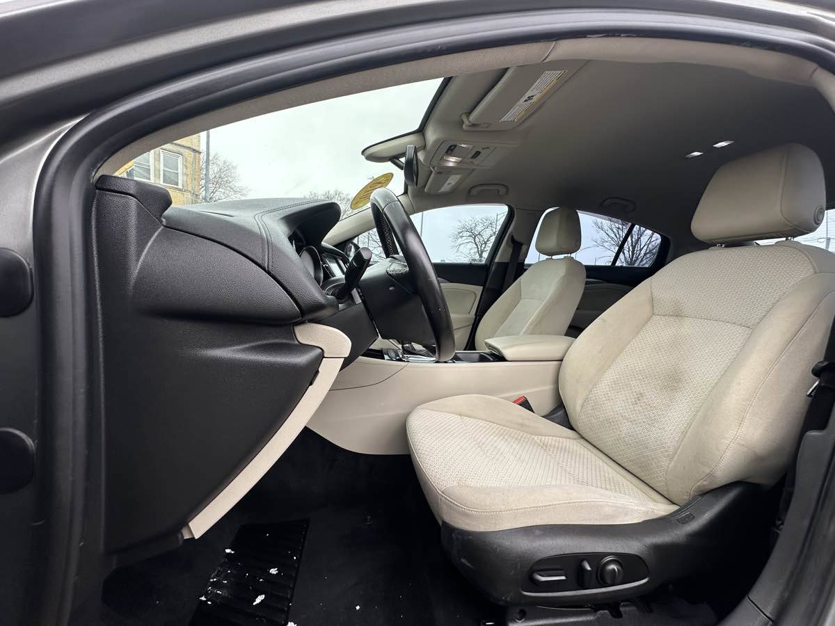 Used 2018 Buick Regal Preferred image 15