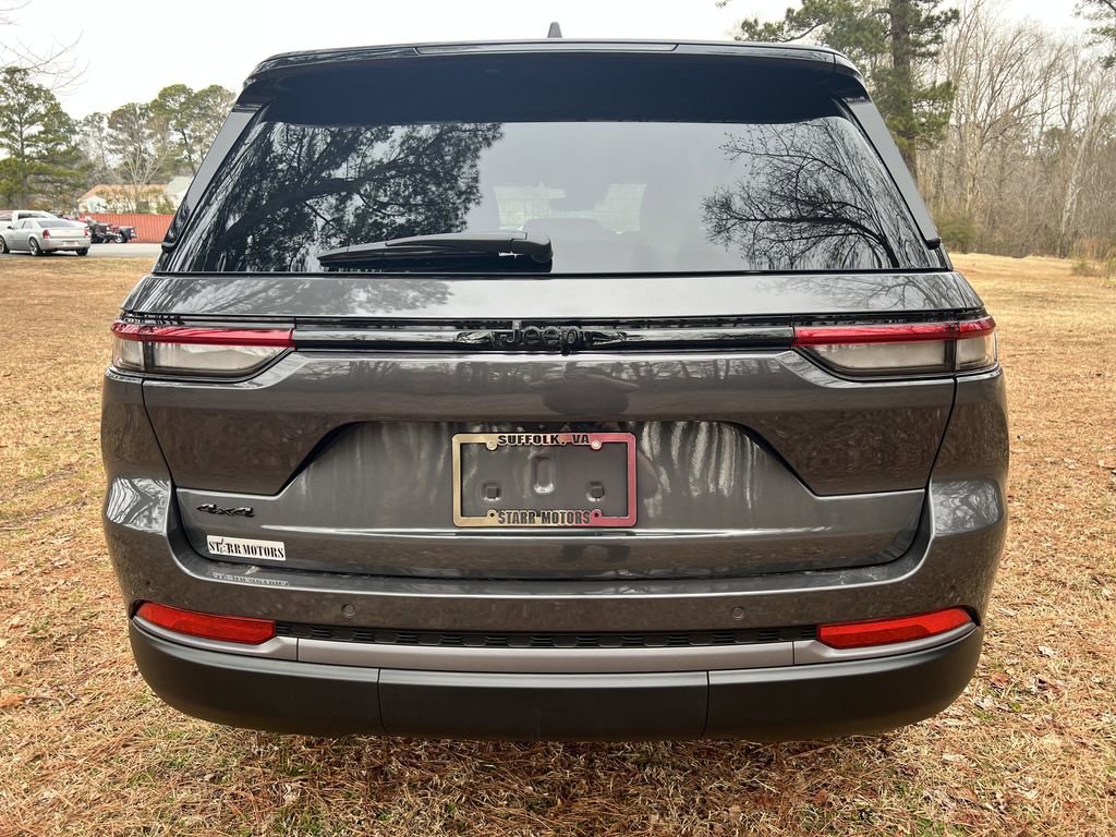 New 2026 Jeep Grand Cherokee Laredo image 4