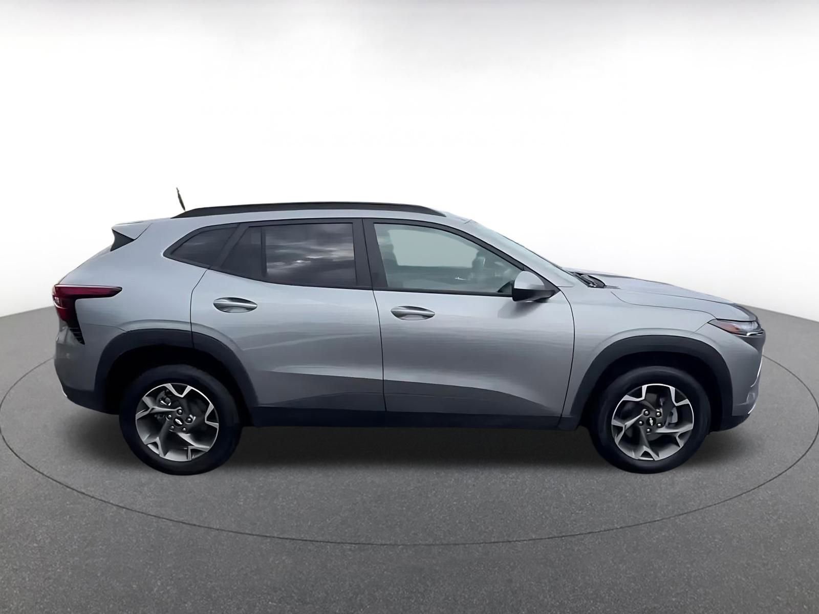 Used 2025 Chevrolet Trax LT image 16