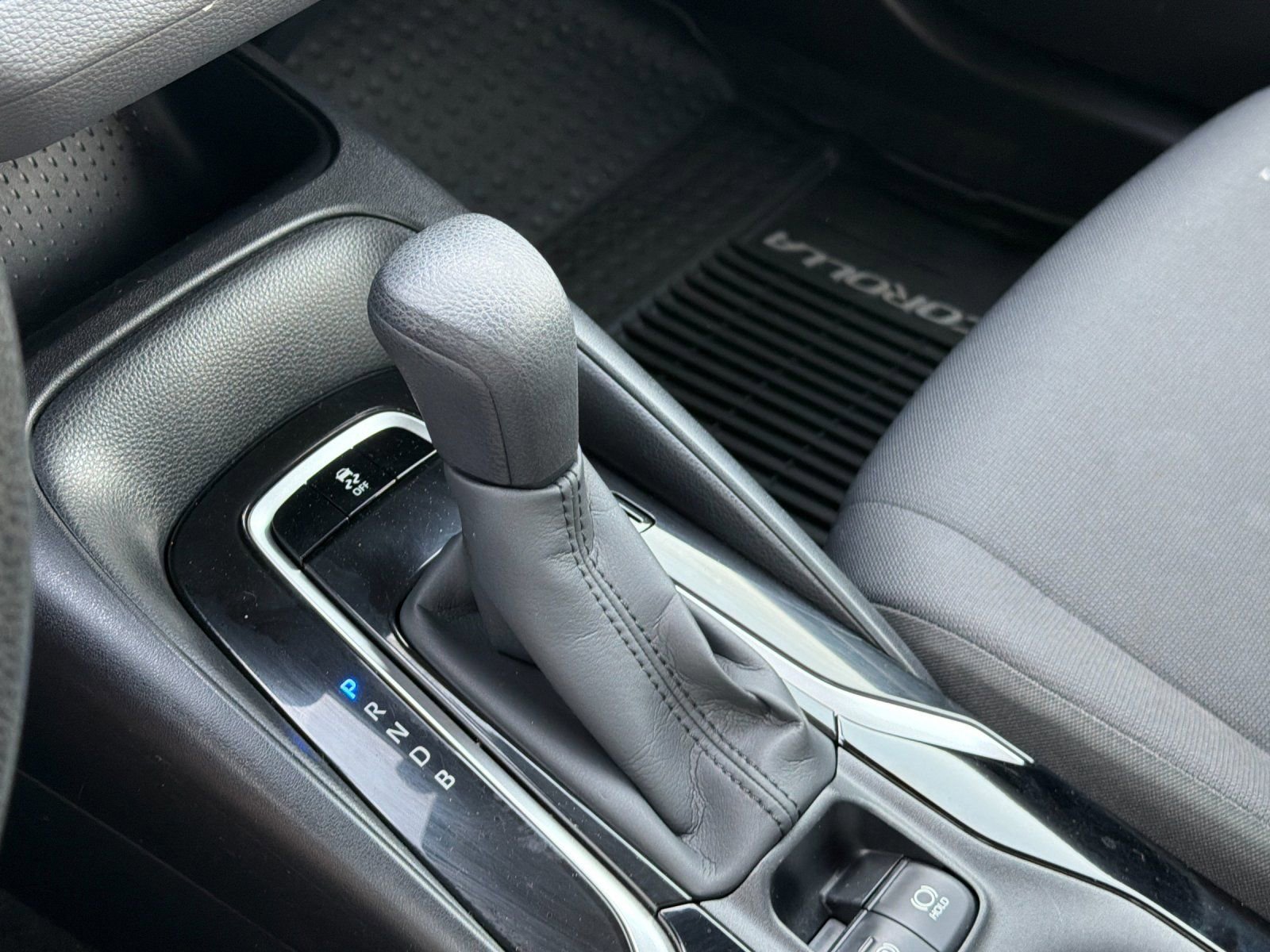 Used 2021 Toyota Corolla LE FWD image 19