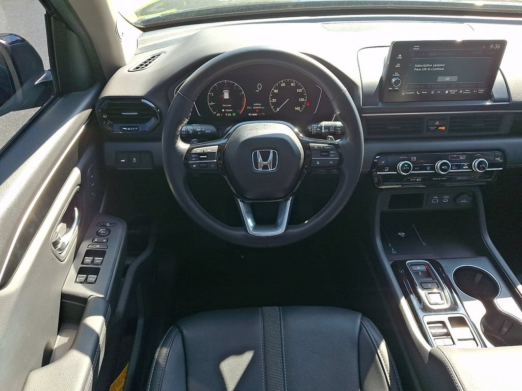 Used 2024 Honda Pilot Touring image 11