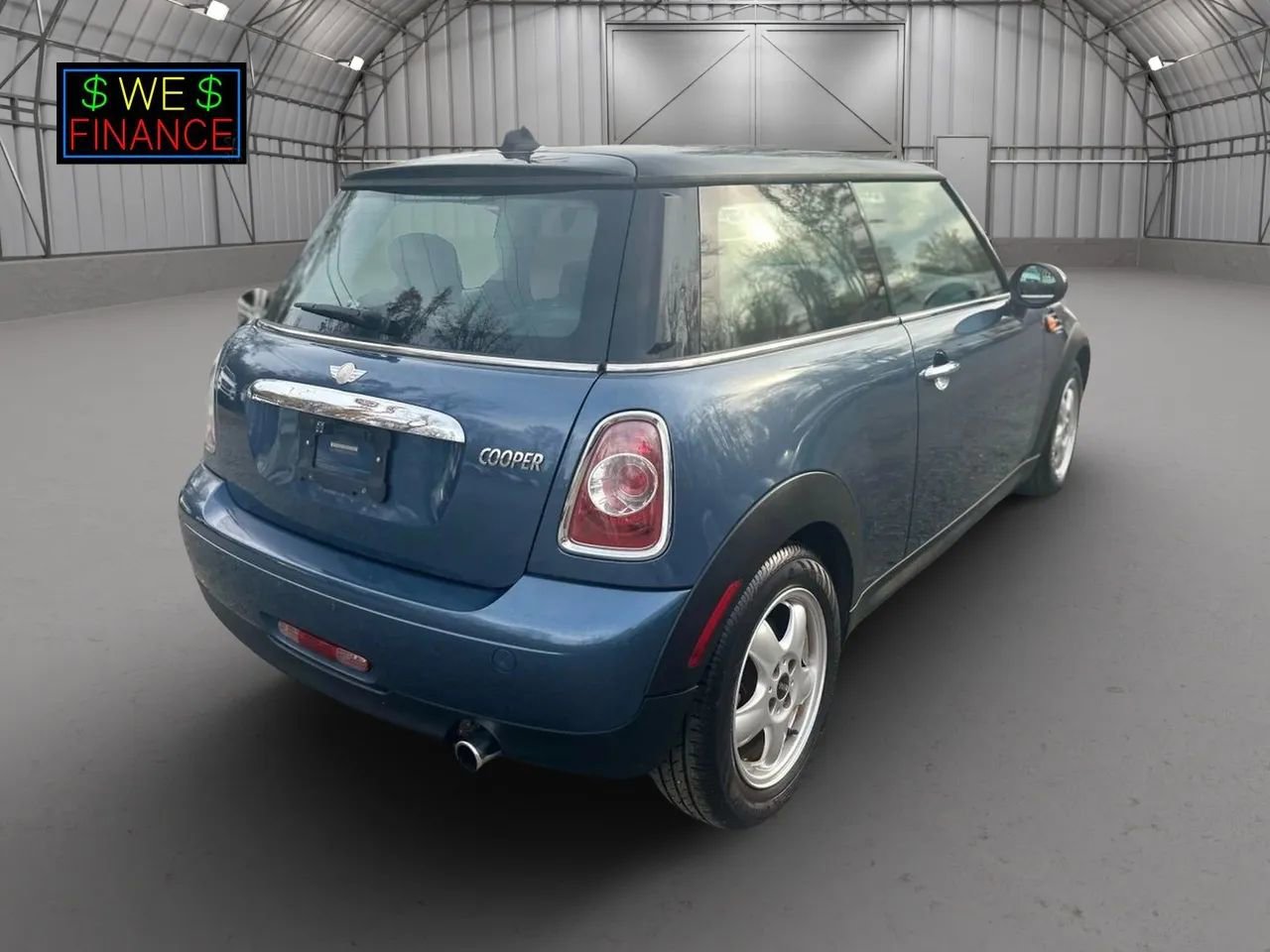 Used 2011 MINI Cooper Hardtop image 4