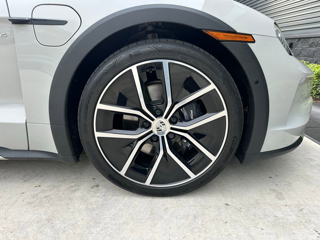 Certified 2025 Porsche Taycan 4 Cross Turismo image 15