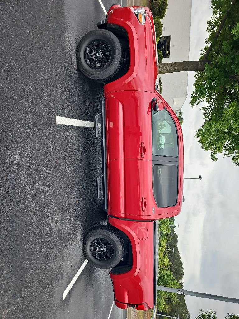 Used 2022 Toyota Tacoma SR5 w/ Technology Package RWD image 2