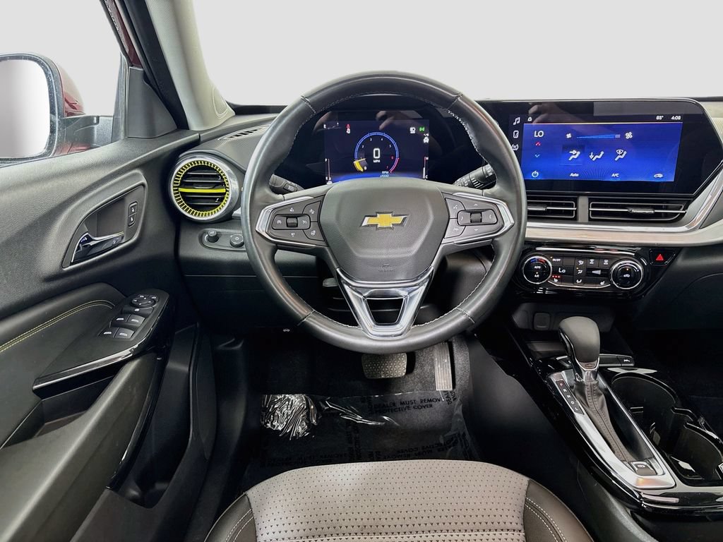 Used 2024 Chevrolet Trax LT w/ Sunroof Package FWD image 24