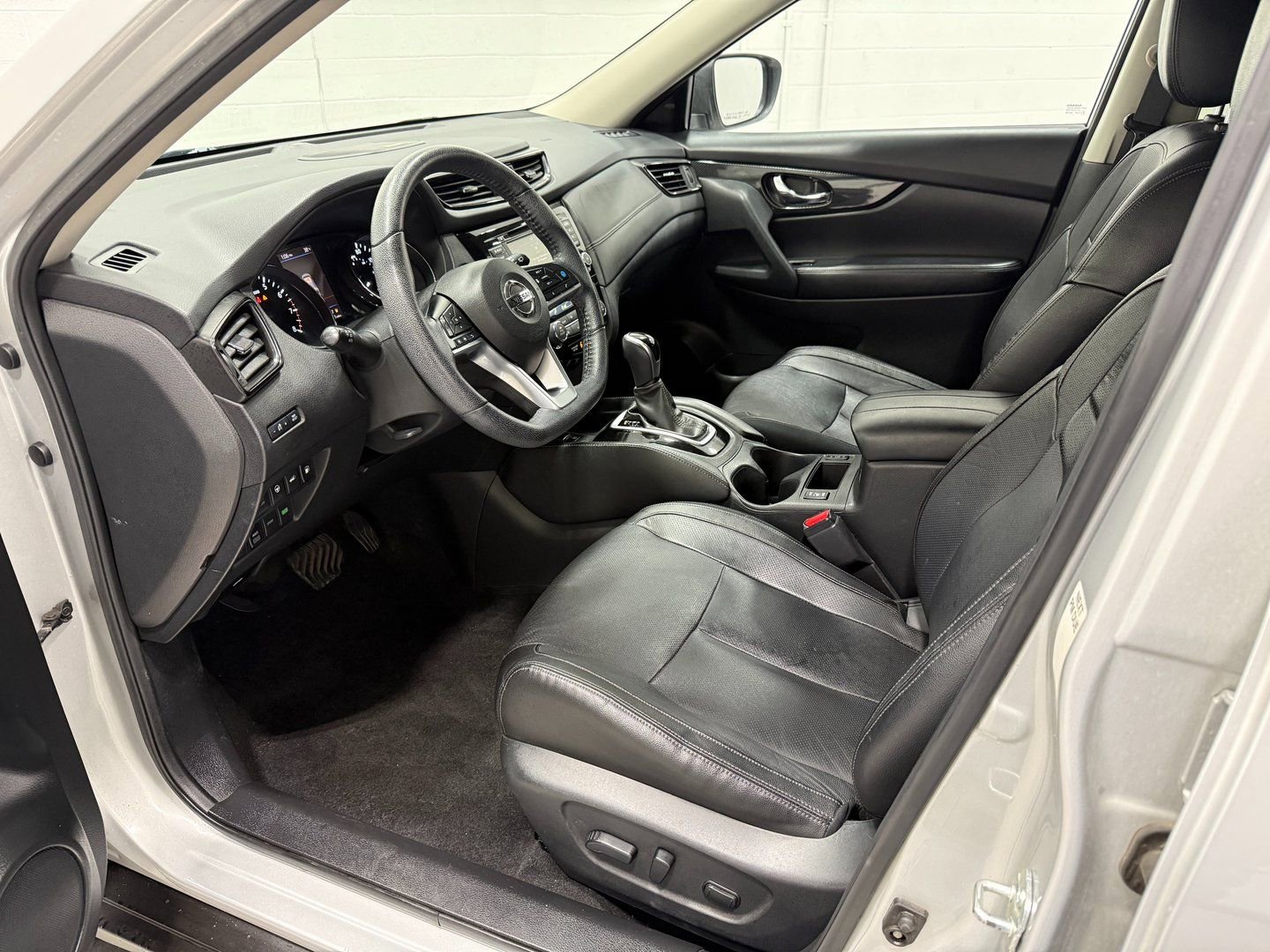 Used 2020 Nissan Rogue SL image 11