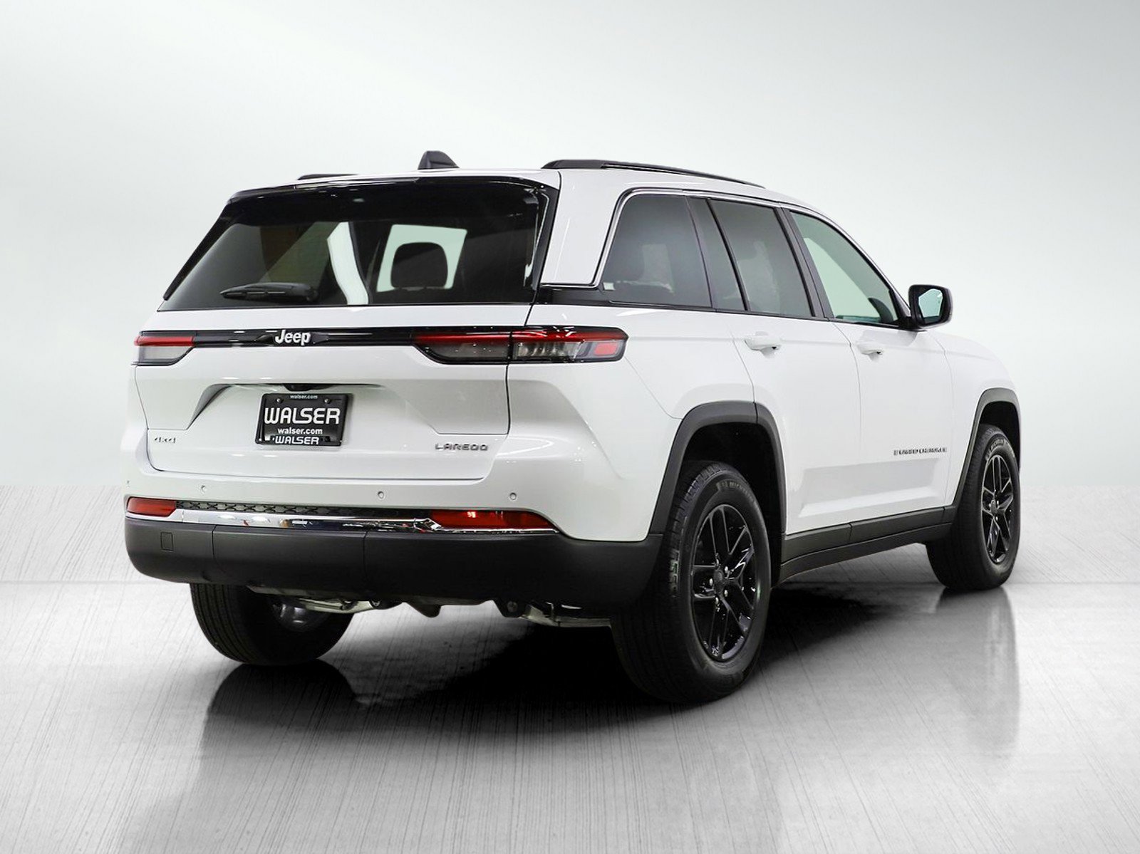 Used 2024 Jeep Grand Cherokee Laredo X w/ Luxury Tech Group I image 5