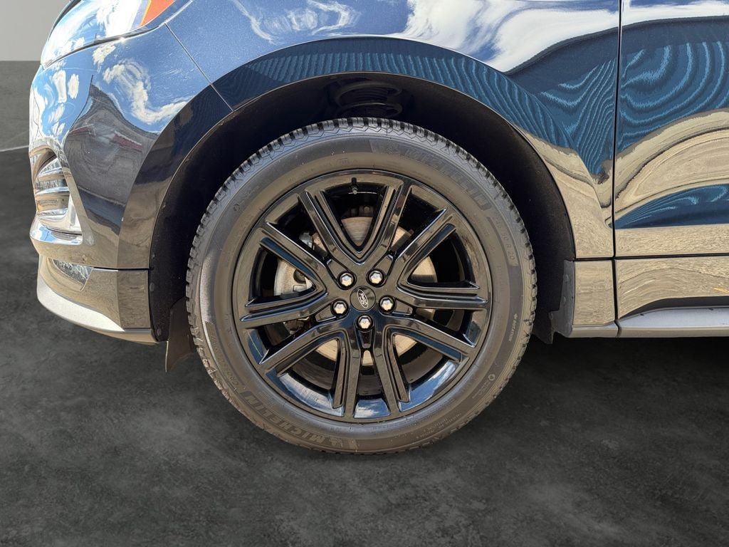 Used 2020 Ford Edge ST-Line w/ Cold Weather Package AWD/4WD image 4