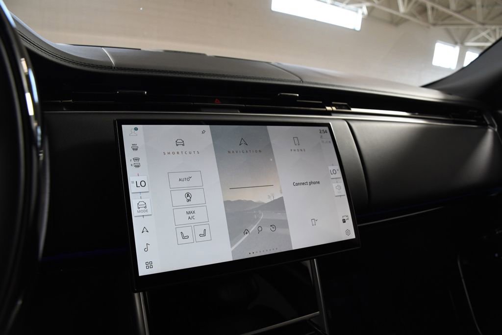 Used 2025 Land Rover Range Rover Autobiography image 32