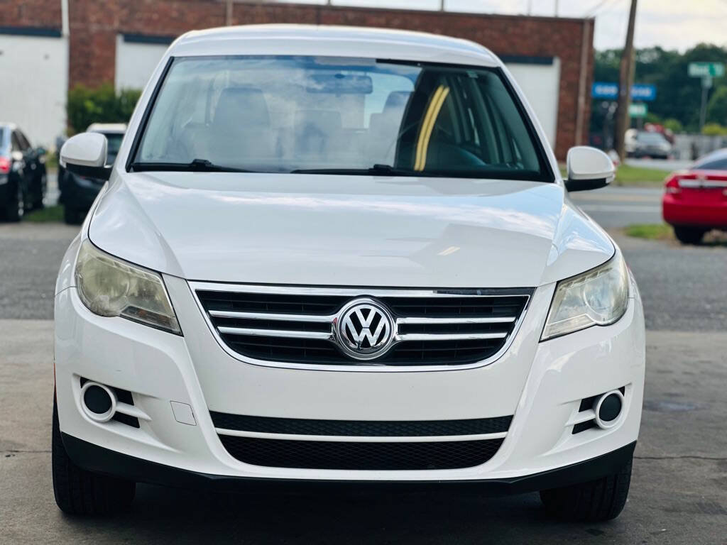 Used 2009 Volkswagen Tiguan S FWD image 2