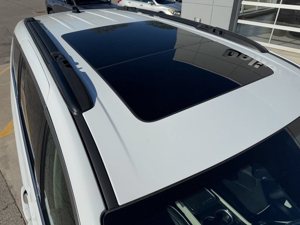 Used 2023 Chrysler Pacifica Limited FWD image 17