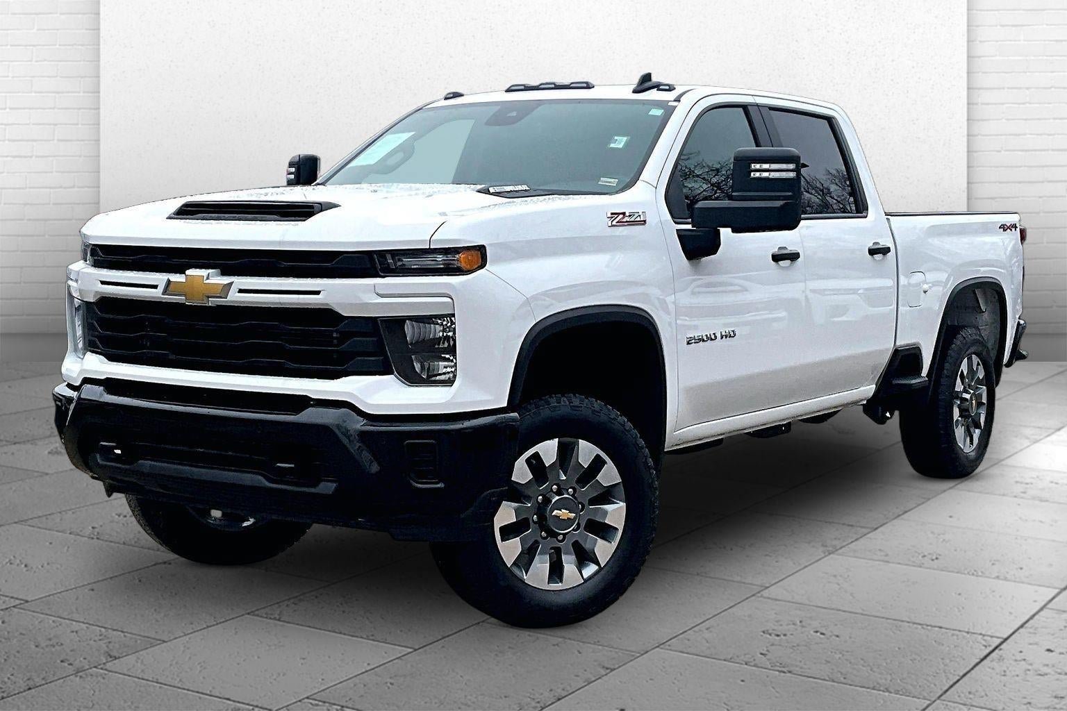 Used 2025 Chevrolet Silverado 2500 Custom w/ Custom Value Package AWD/4WD image 10