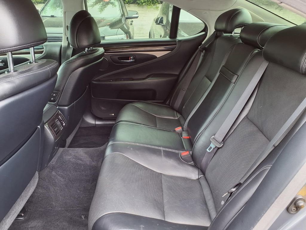 Used 2013 Lexus LS 460 w/ Comfort Pkg RWD image 14