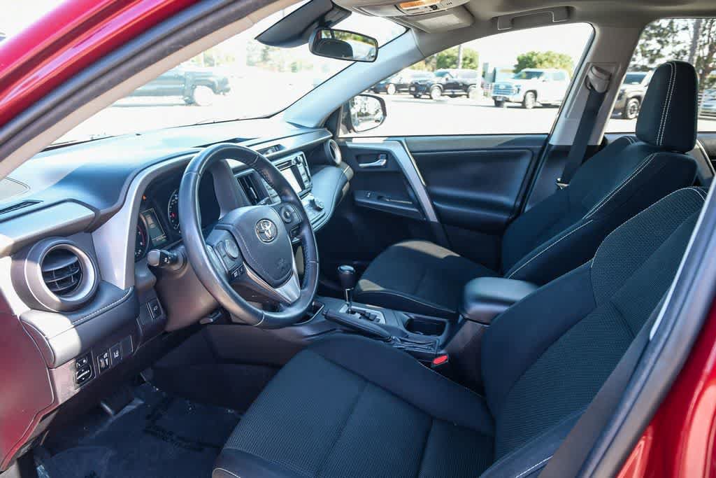Used 2018 Toyota RAV4 XLE FWD image 16