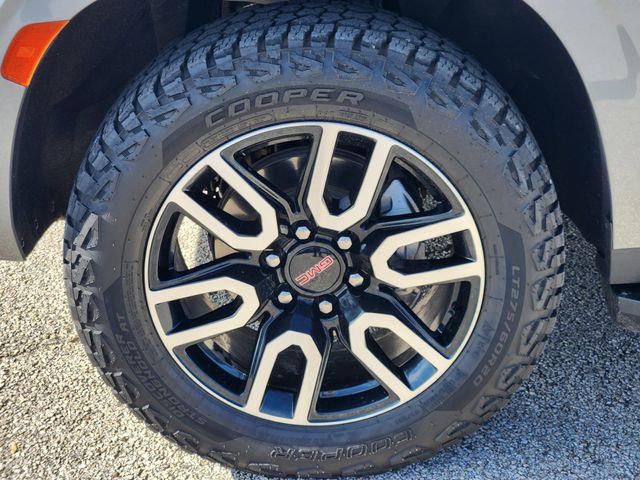 Used 2023 GMC Yukon XL AT4 image 8