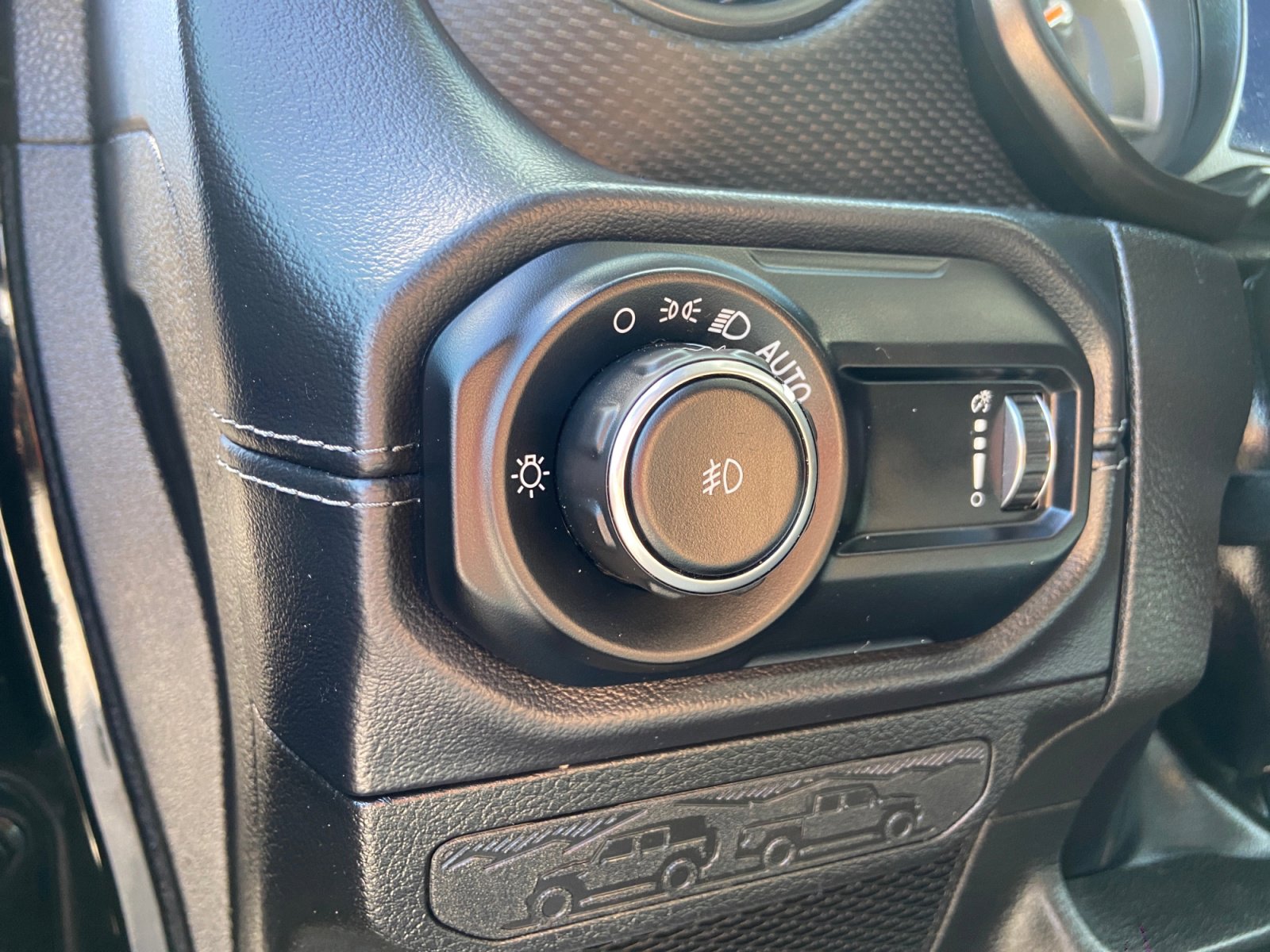 Used 2024 Jeep Wrangler Unlimited Rubicon AWD/4WD image 12