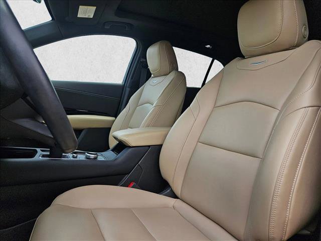 Used 2024 Cadillac XT4 Luxury w/ Cold Weather Package FWD image 16