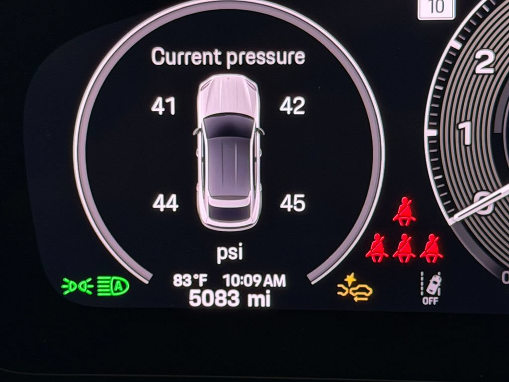 Certified 2025 Porsche Cayenne Turbo AWD/4WD image 22
