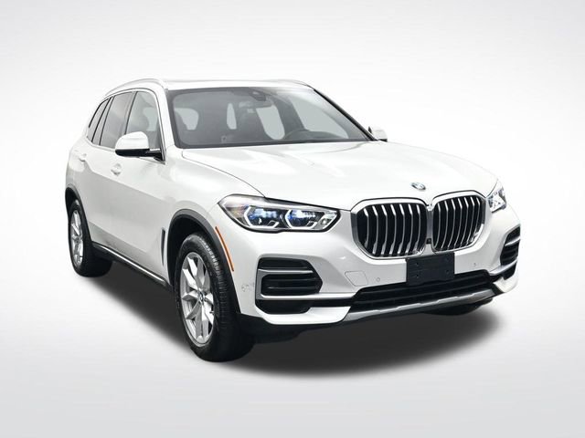 Used 2023 BMW X5 xDrive40i w/ Executive Package image 2