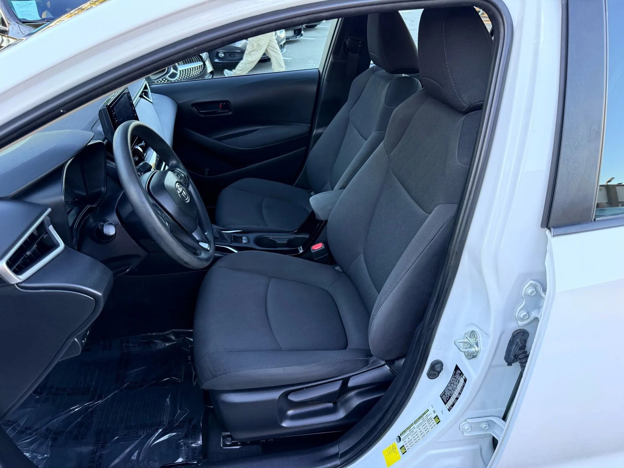 Used 2022 Toyota Corolla LE image 8