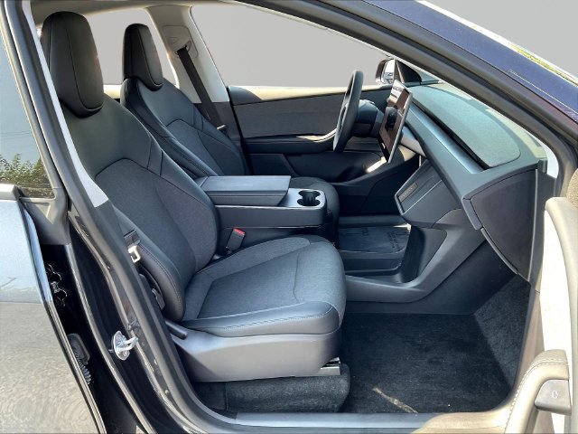 Used 2026 Tesla Model Y 2WD image 29